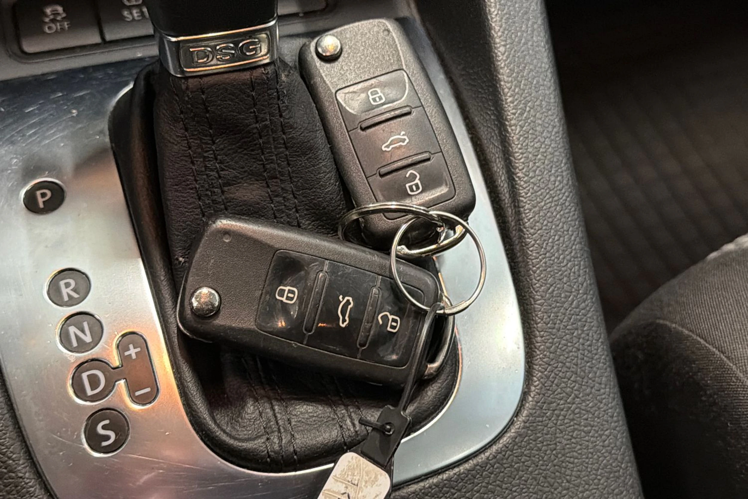 punainen Volkswagen Jetta 2010 kuva 37.