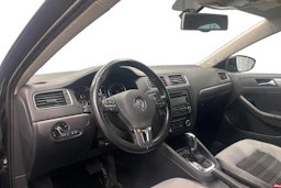 musta Volkswagen Jetta 2011 kuva 8.