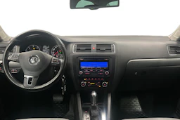 musta Volkswagen Jetta 2011 kuva 9.