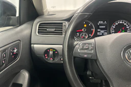 musta Volkswagen Jetta 2011 kuva 15.