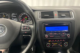 musta Volkswagen Jetta 2011 kuva 16.
