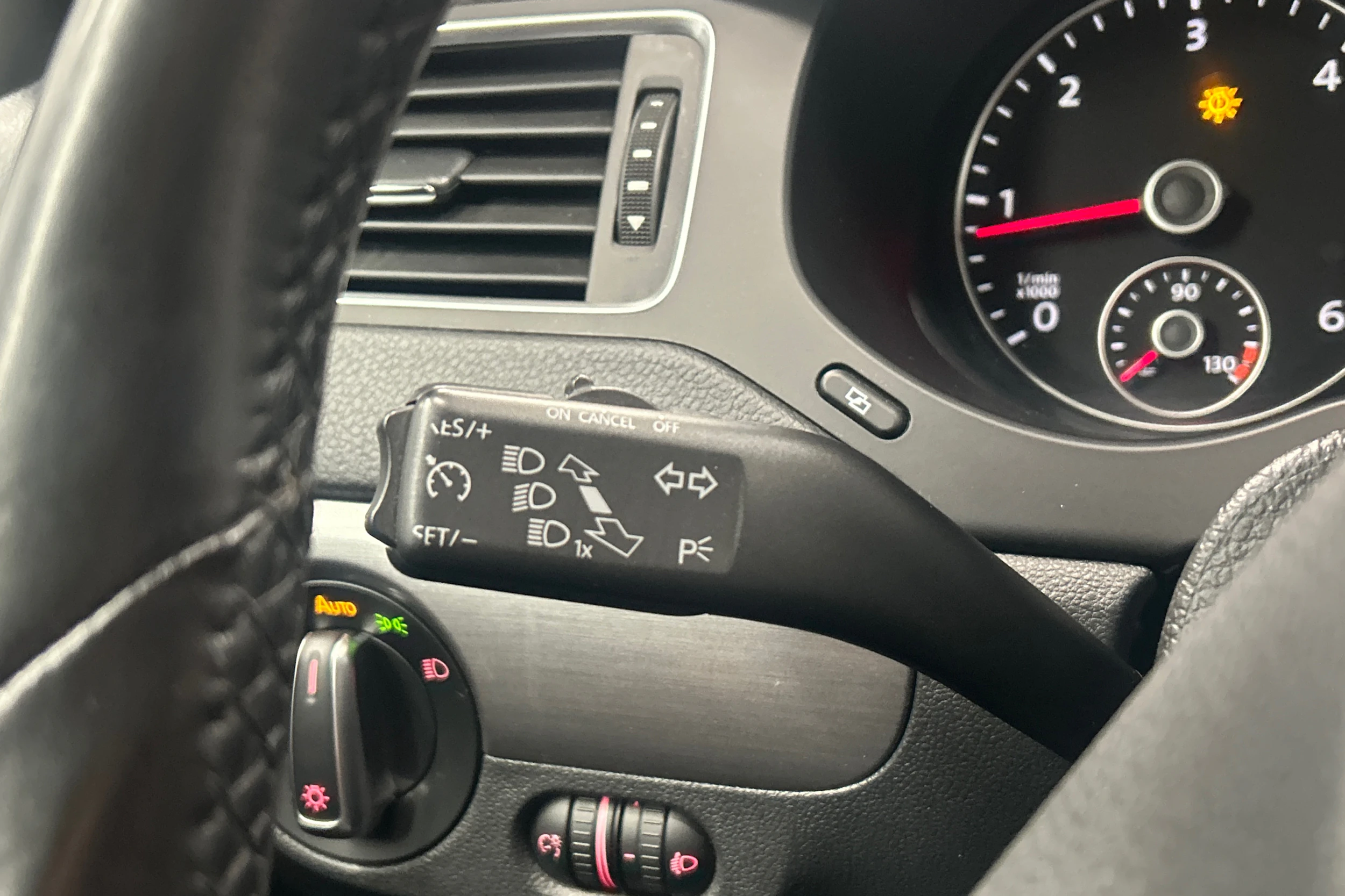 musta Volkswagen Jetta 2011 kuva 17.