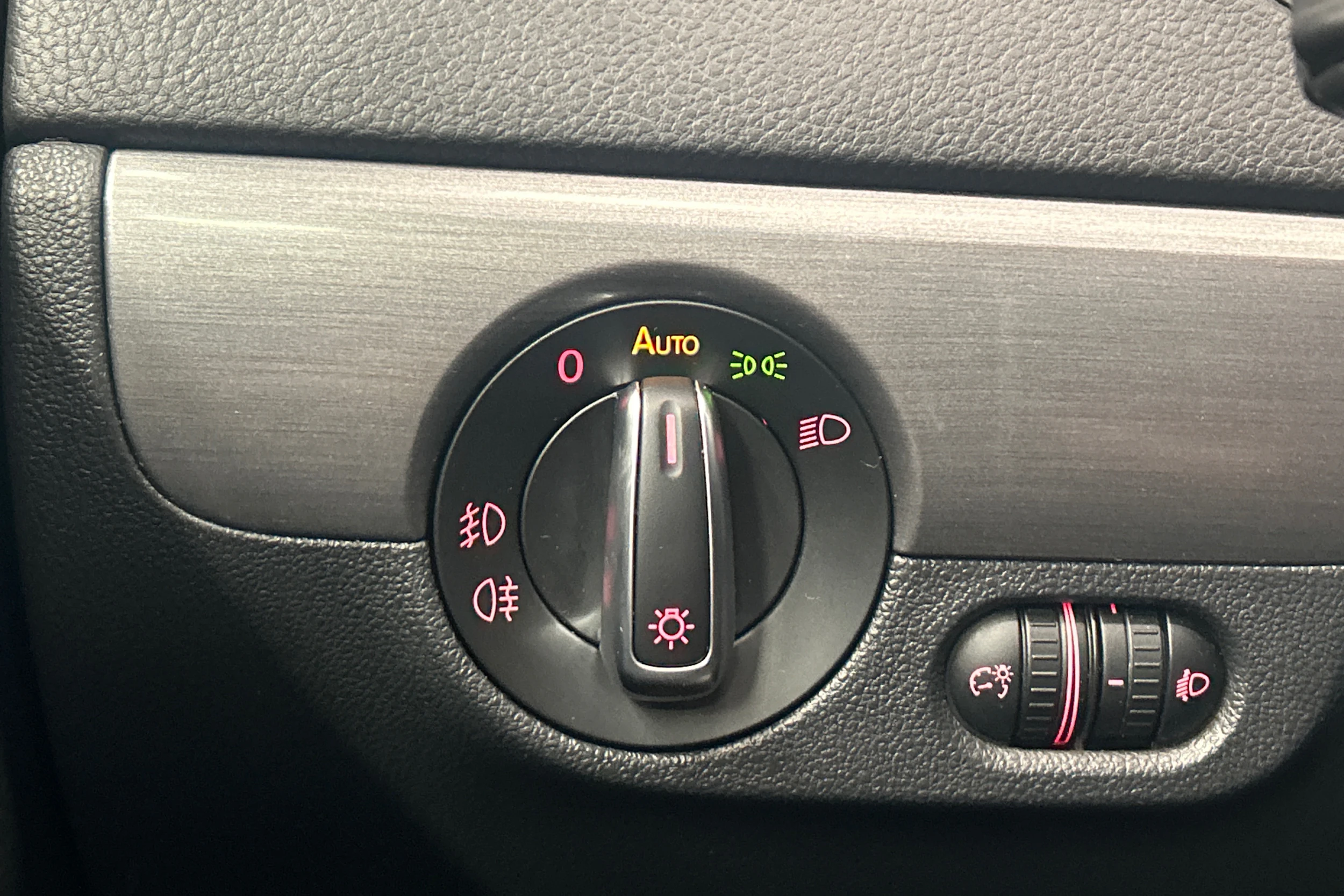 musta Volkswagen Jetta 2011 kuva 18.