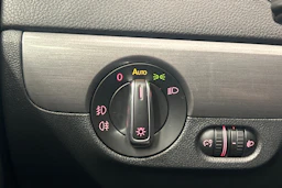 musta Volkswagen Jetta 2011 kuva 18.