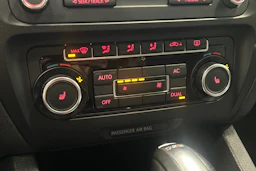 musta Volkswagen Jetta 2011 kuva 23.