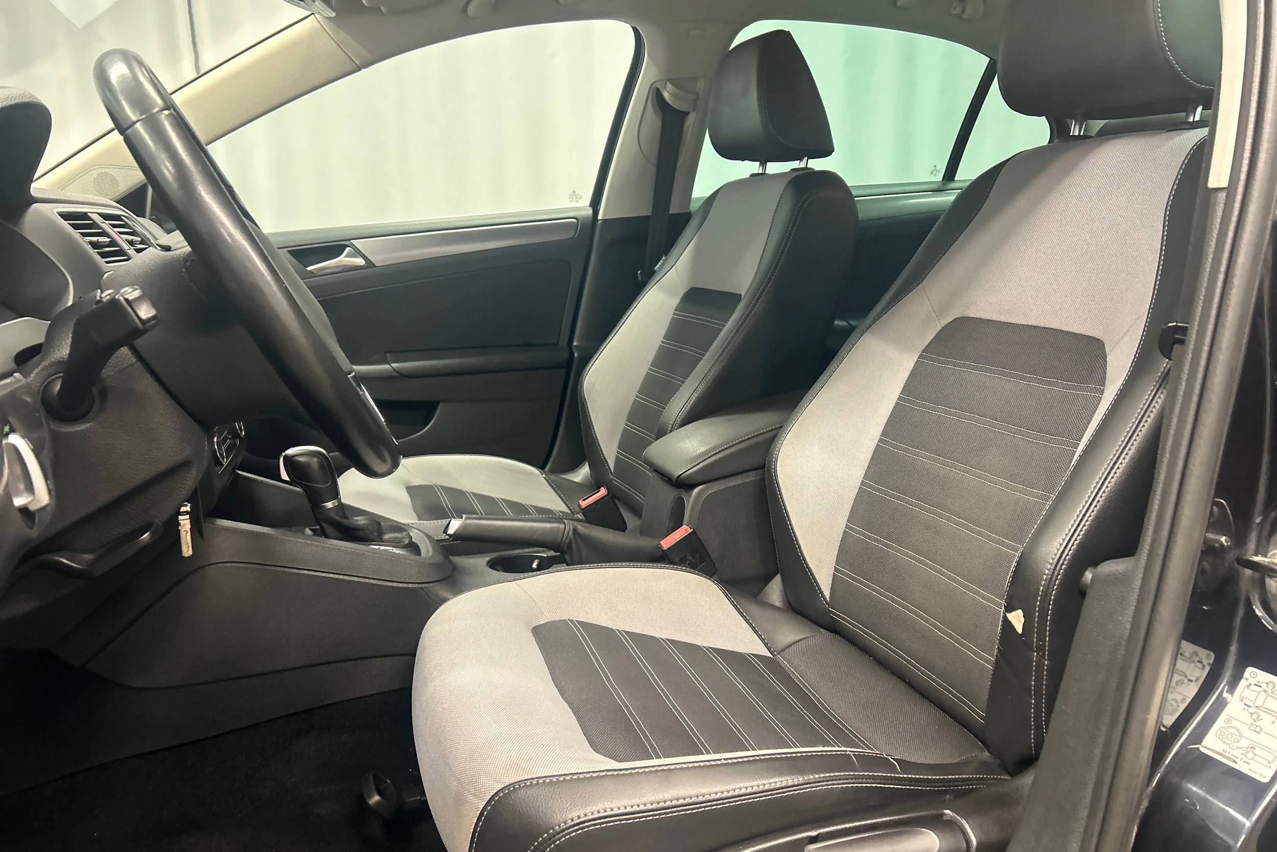 musta Volkswagen Jetta 2011 kuva 26.