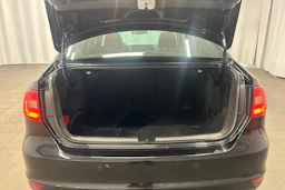 musta Volkswagen Jetta 2011 kuva 27.