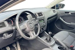 sininen Volkswagen Jetta 2011 kuva 3.
