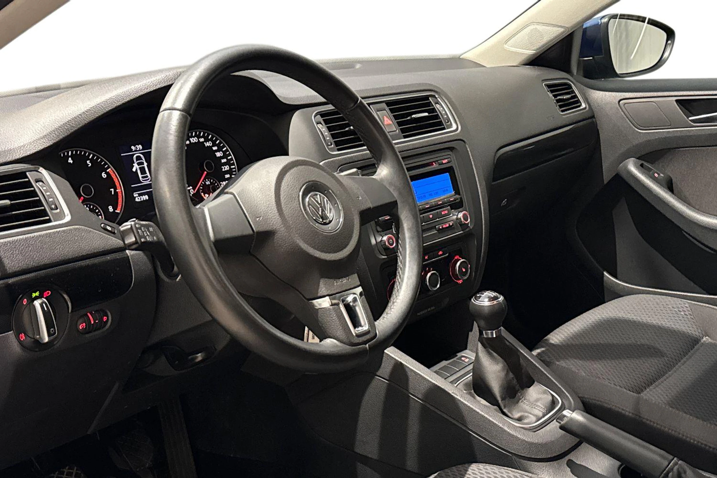 sininen Volkswagen Jetta 2011 kuva 6.