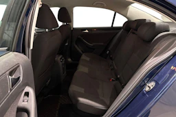 sininen Volkswagen Jetta 2011 kuva 8.