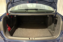 sininen Volkswagen Jetta 2011 kuva 11.