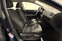 sininen Volkswagen Jetta 2011 kuva 12.