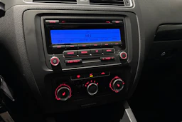 sininen Volkswagen Jetta 2011 kuva 15.