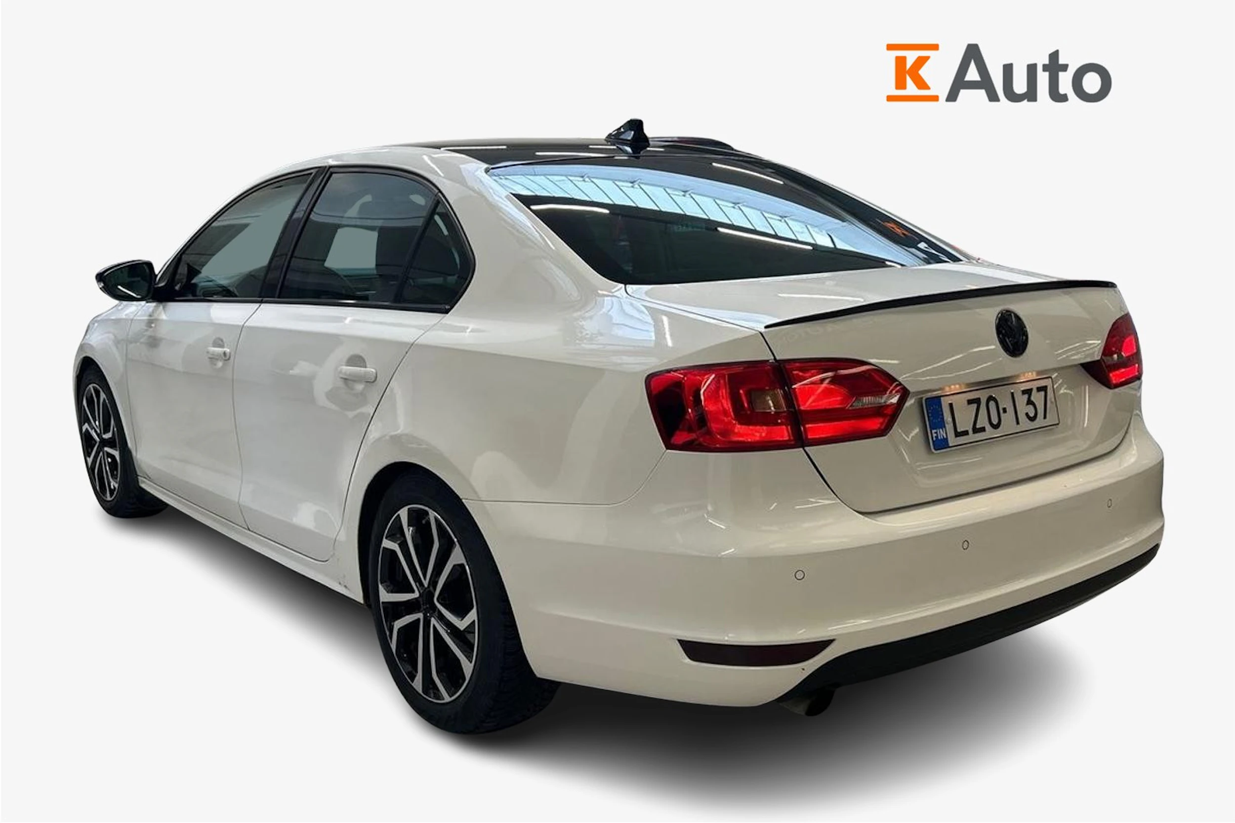 valkoinen Volkswagen Jetta 2011 kuva 2.