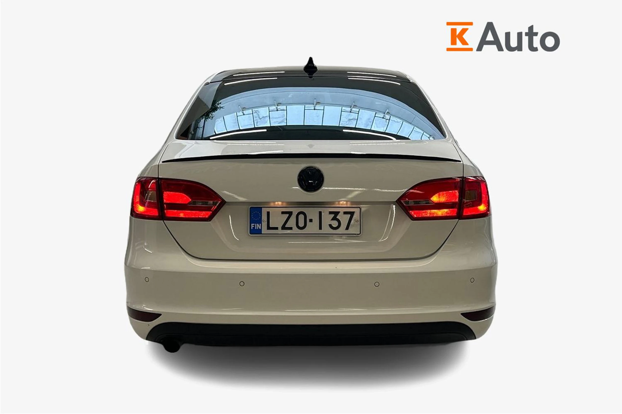 valkoinen Volkswagen Jetta 2011 kuva 3.