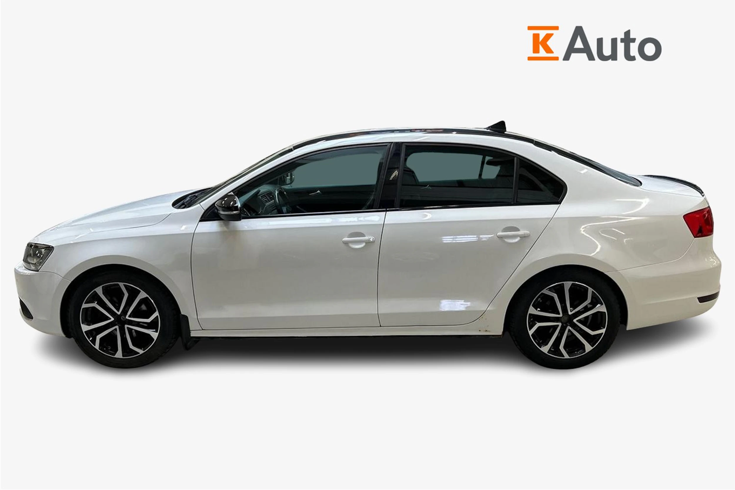 valkoinen Volkswagen Jetta 2011 kuva 5.