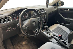 valkoinen Volkswagen Jetta 2011 kuva 6.