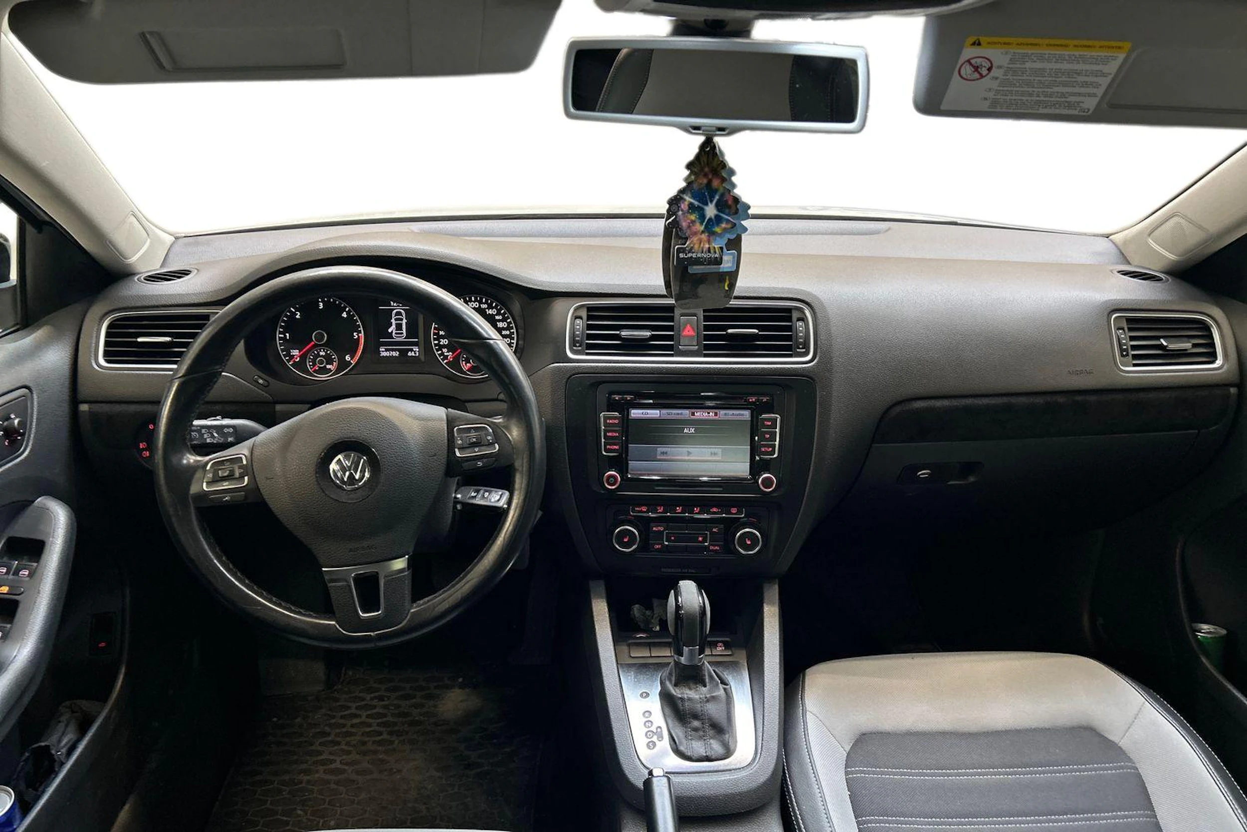 valkoinen Volkswagen Jetta 2011 kuva 7.