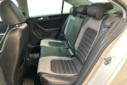 valkoinen Volkswagen Jetta 2011 kuva 8.