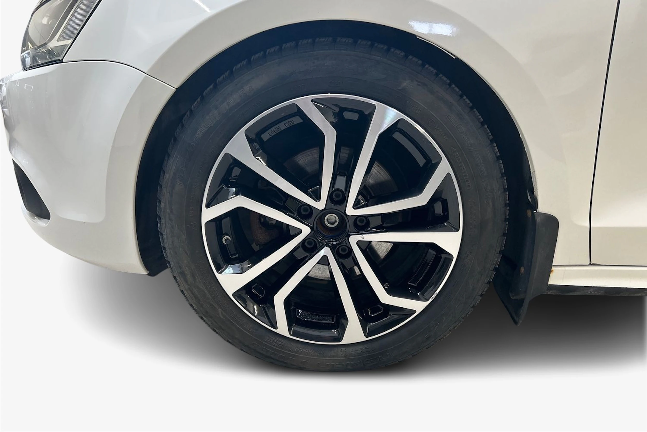 valkoinen Volkswagen Jetta 2011 kuva 9.