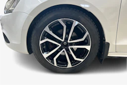 valkoinen Volkswagen Jetta 2011 kuva 9.