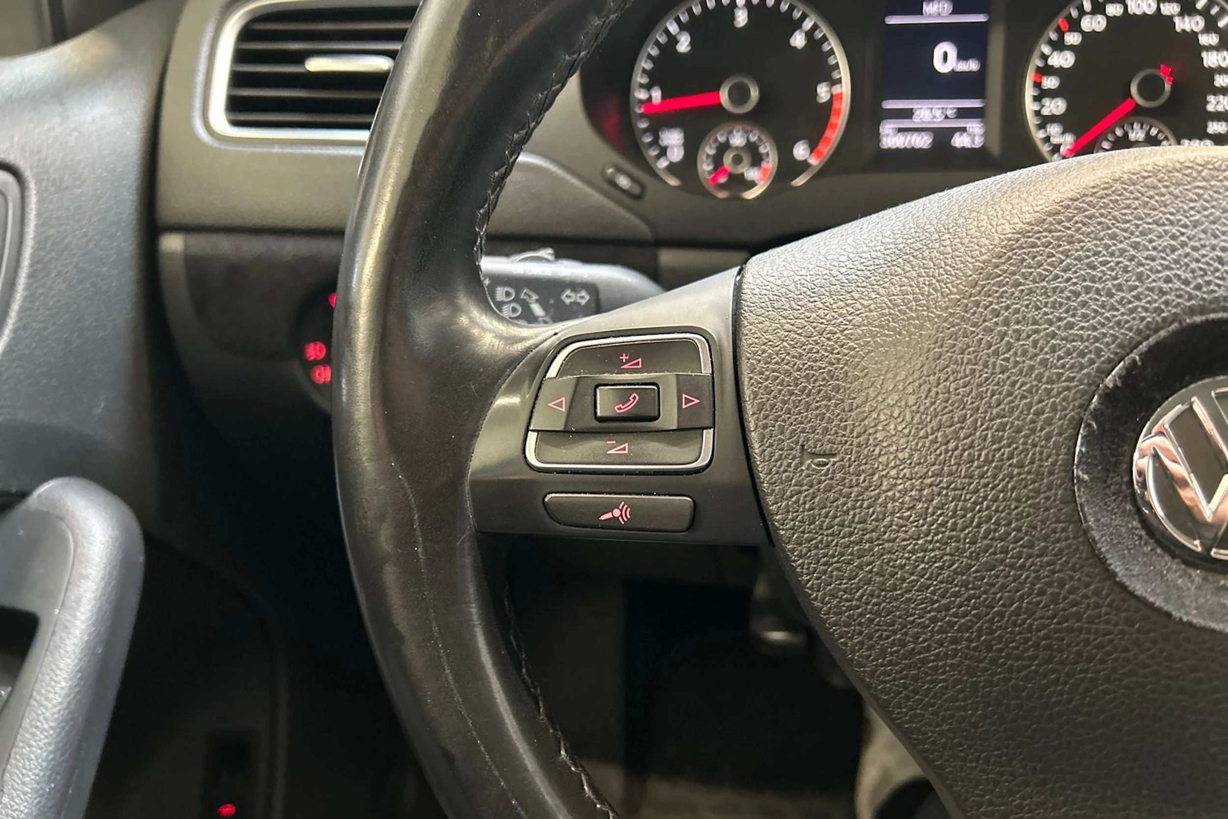 valkoinen Volkswagen Jetta 2011 kuva 11.