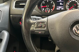 valkoinen Volkswagen Jetta 2011 kuva 11.