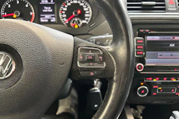 valkoinen Volkswagen Jetta 2011 kuva 12.