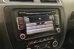 valkoinen Volkswagen Jetta 2011 kuva 15.