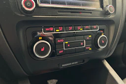 valkoinen Volkswagen Jetta 2011 kuva 16.