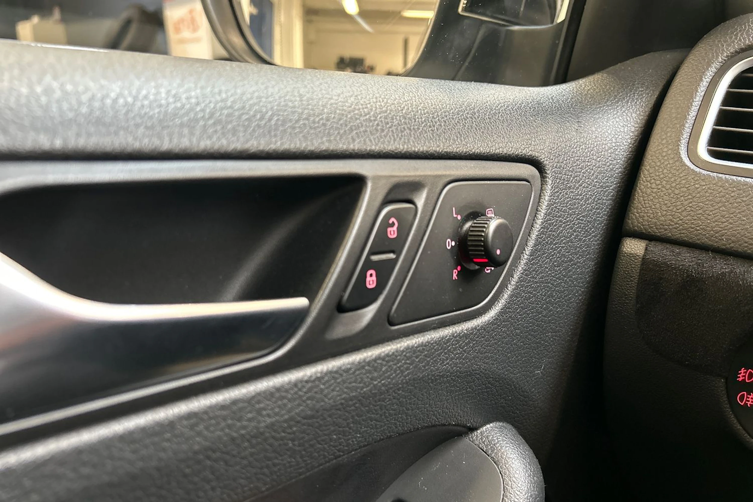 valkoinen Volkswagen Jetta 2011 kuva 17.