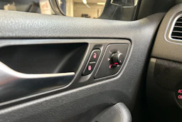 valkoinen Volkswagen Jetta 2011 kuva 17.