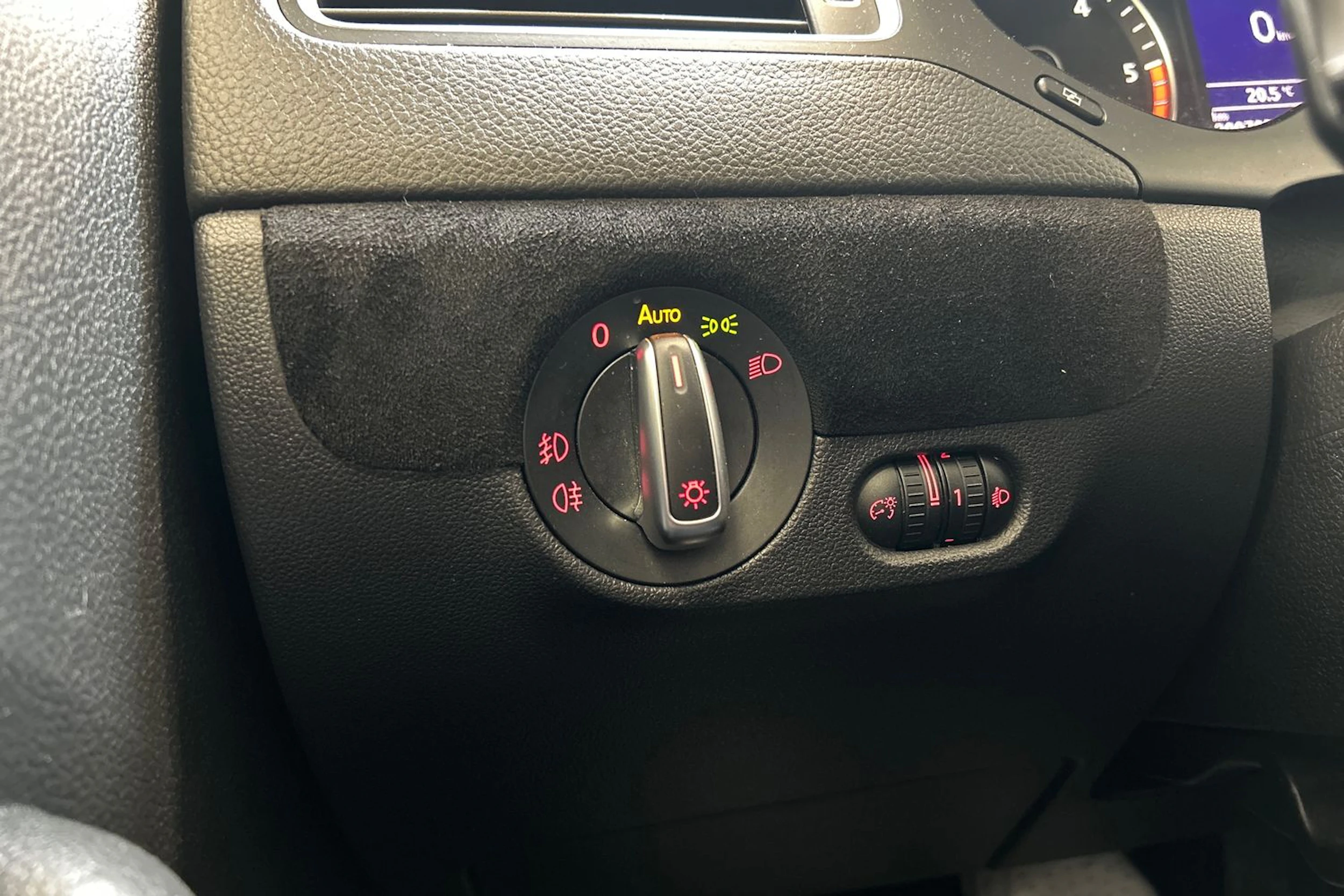 valkoinen Volkswagen Jetta 2011 kuva 18.