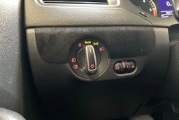 valkoinen Volkswagen Jetta 2011 kuva 18.