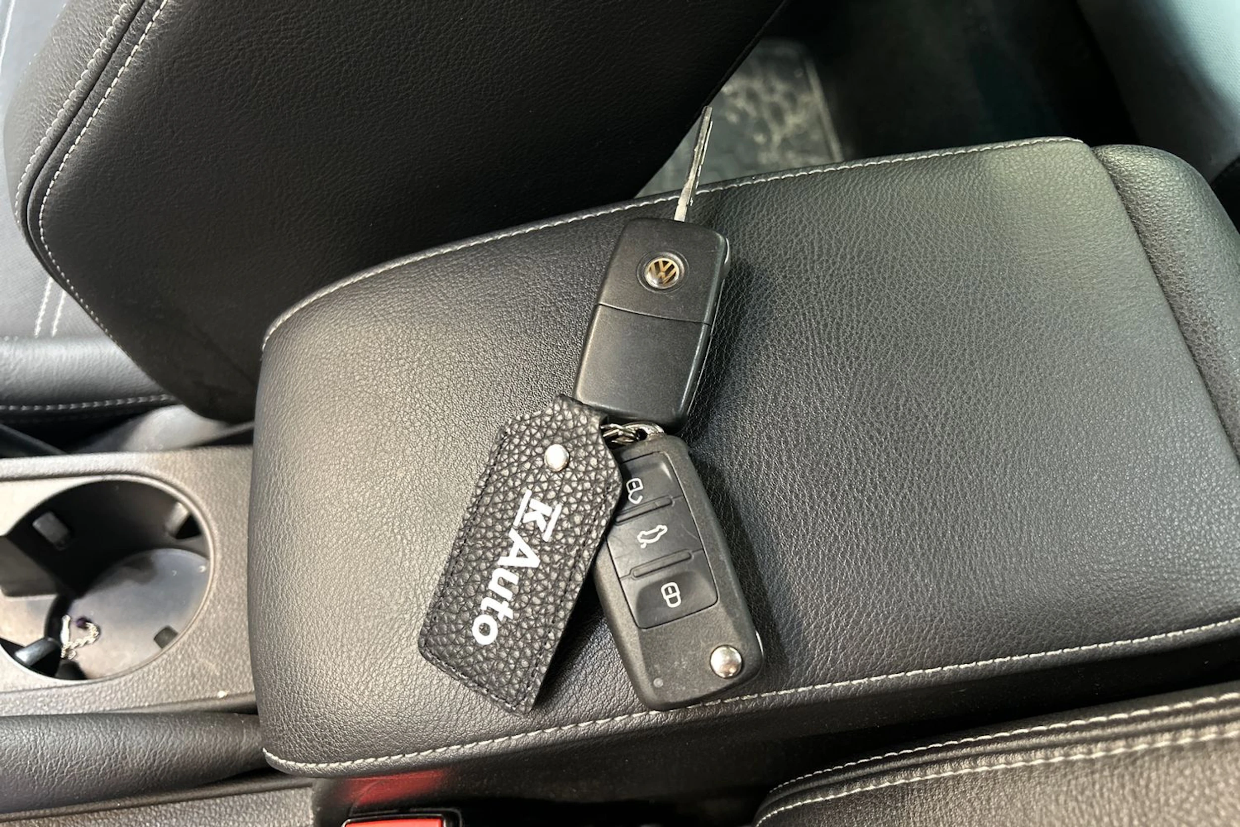 valkoinen Volkswagen Jetta 2011 kuva 21.