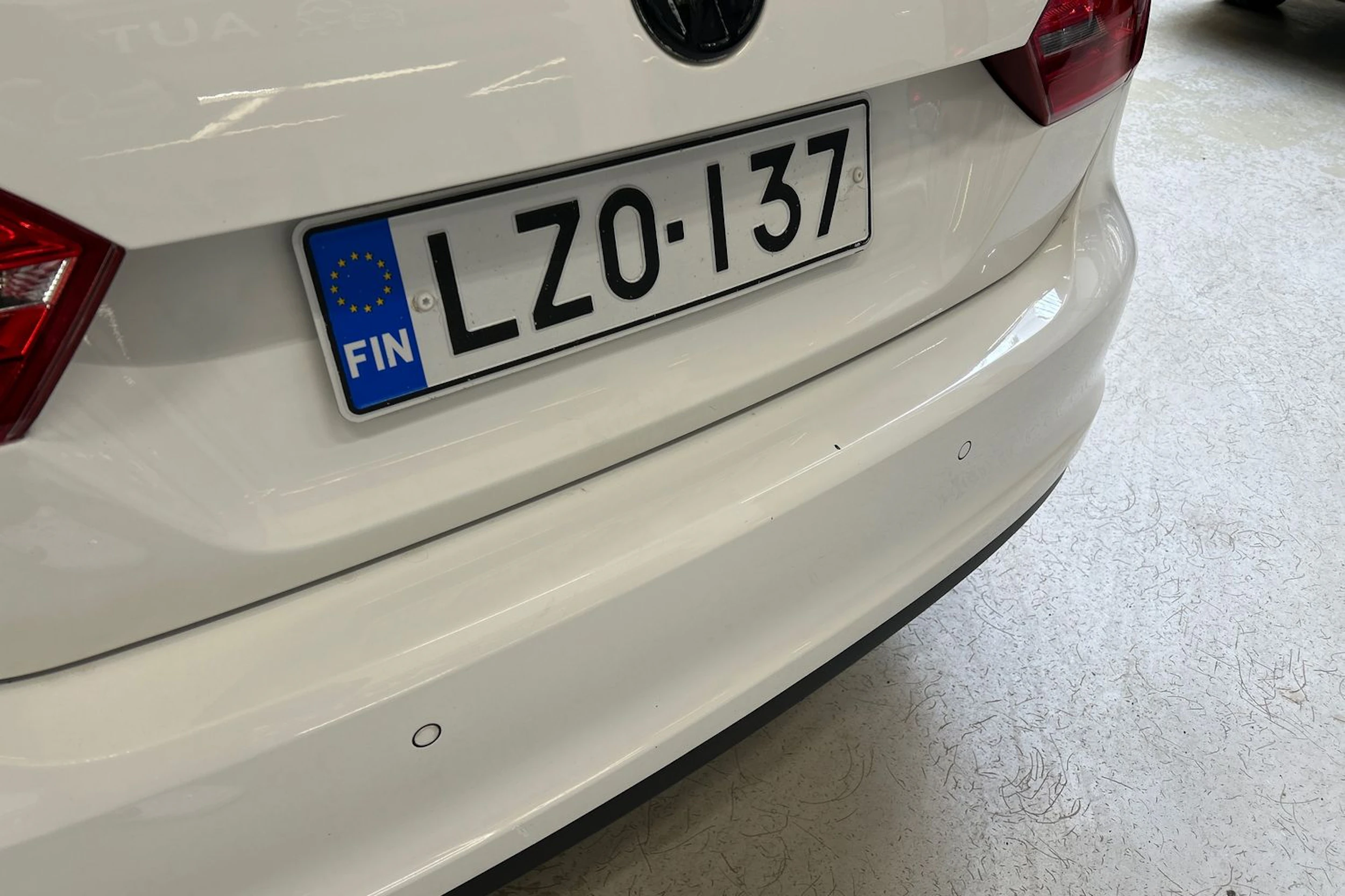 valkoinen Volkswagen Jetta 2011 kuva 24.