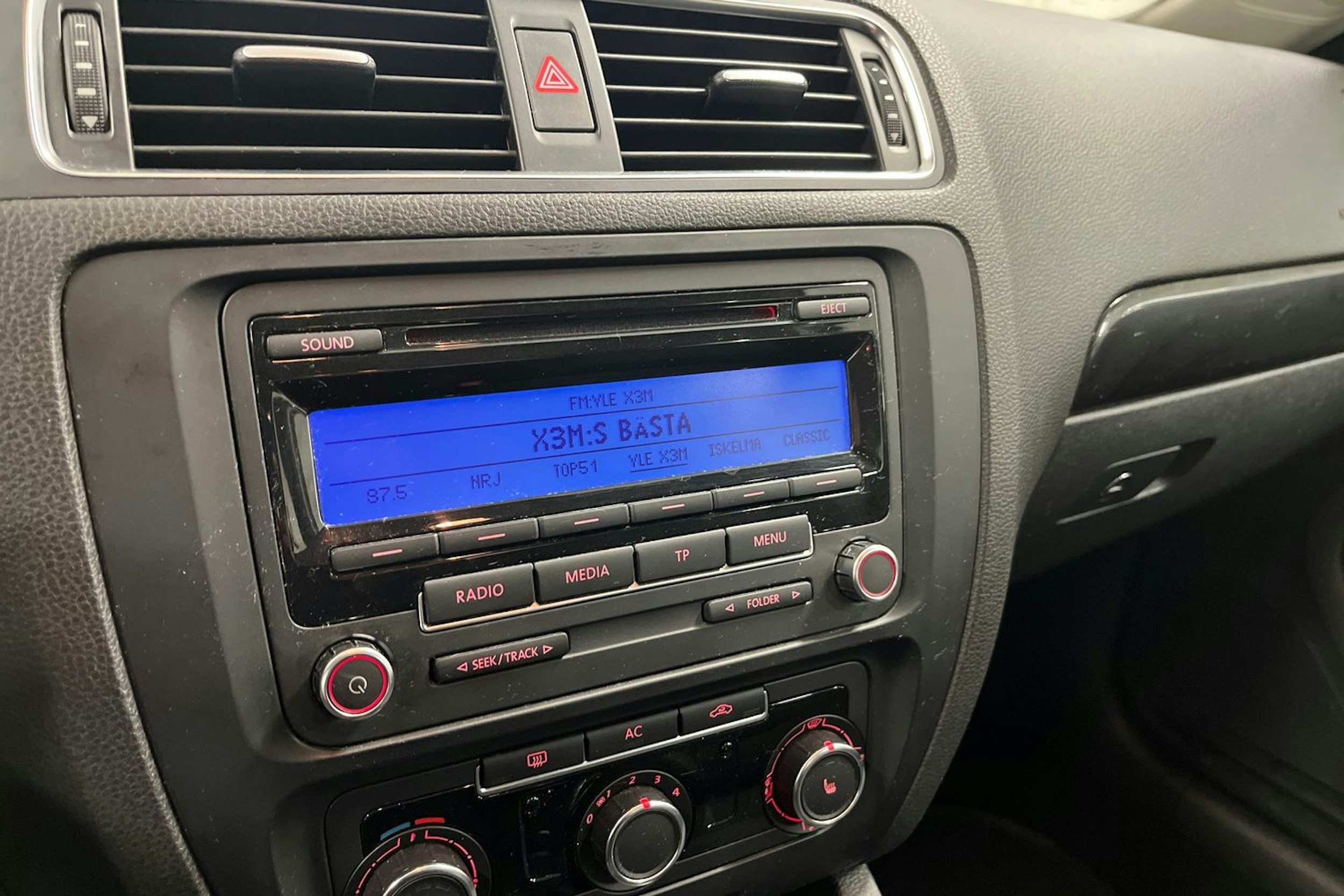 Harmaa Volkswagen JETTA 2011 kuva 13.