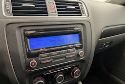 Harmaa Volkswagen JETTA 2011 kuva 13.