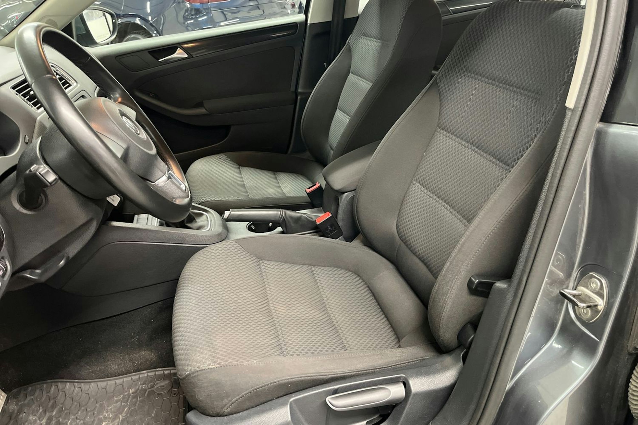 Harmaa Volkswagen JETTA 2011 kuva 16.