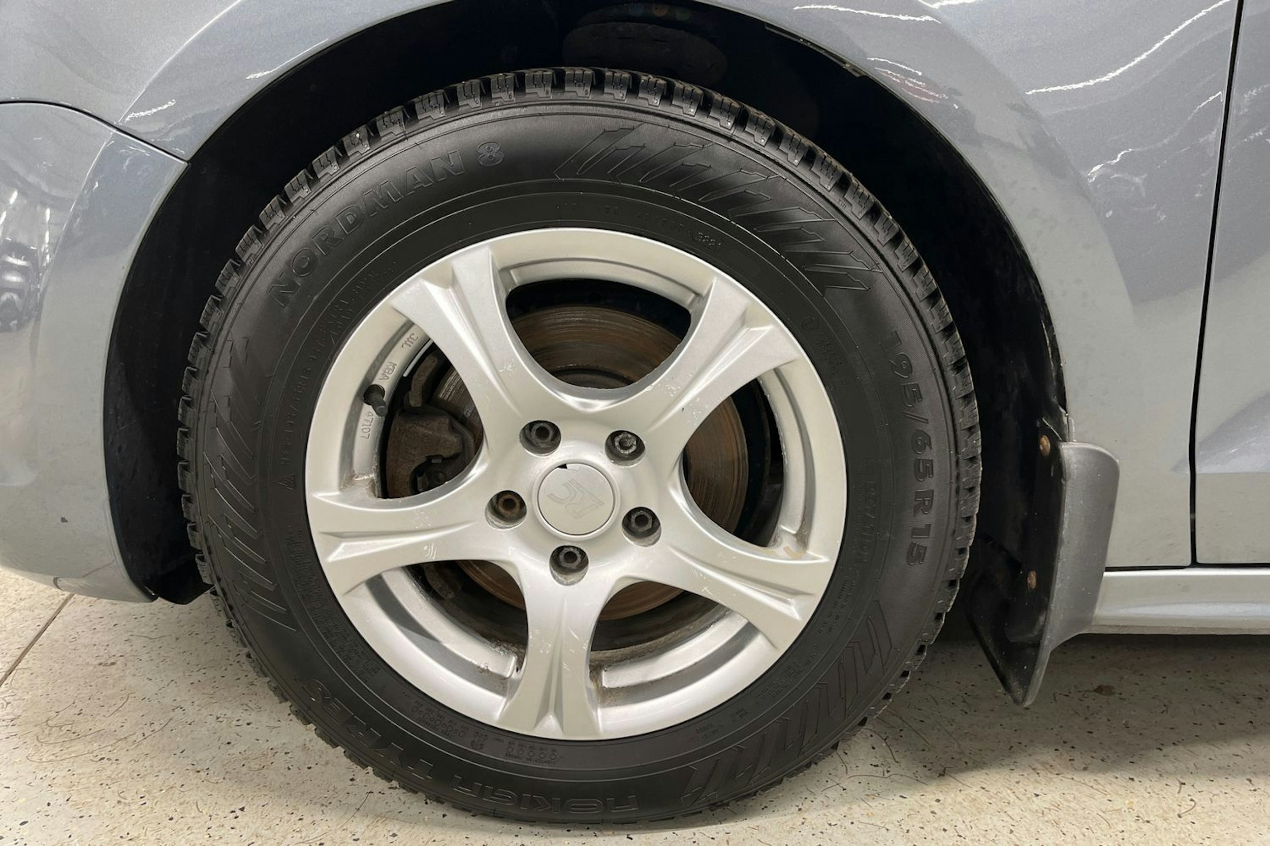 Harmaa Volkswagen JETTA 2011 kuva 17.