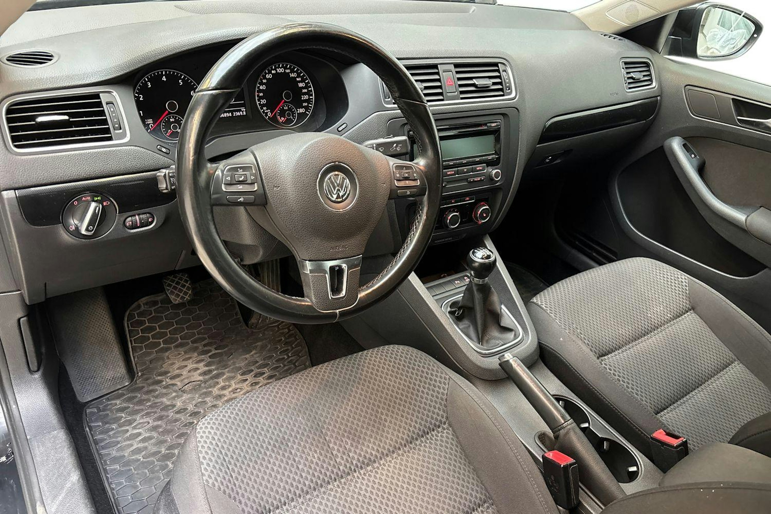 musta Volkswagen Jetta 2011 kuva 7.