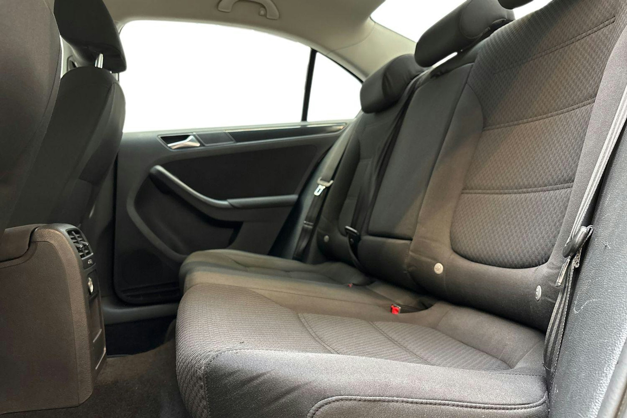 musta Volkswagen Jetta 2011 kuva 10.