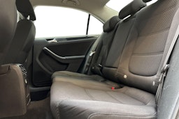 musta Volkswagen Jetta 2011 kuva 10.