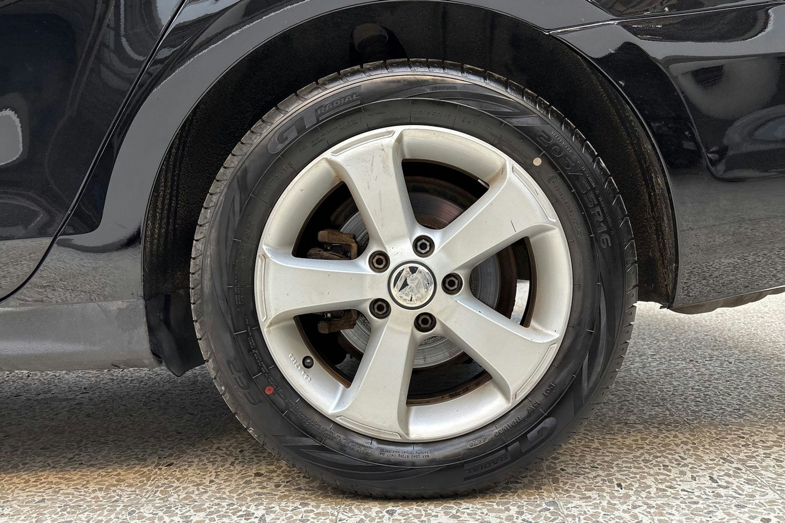 musta Volkswagen Jetta 2011 kuva 11.