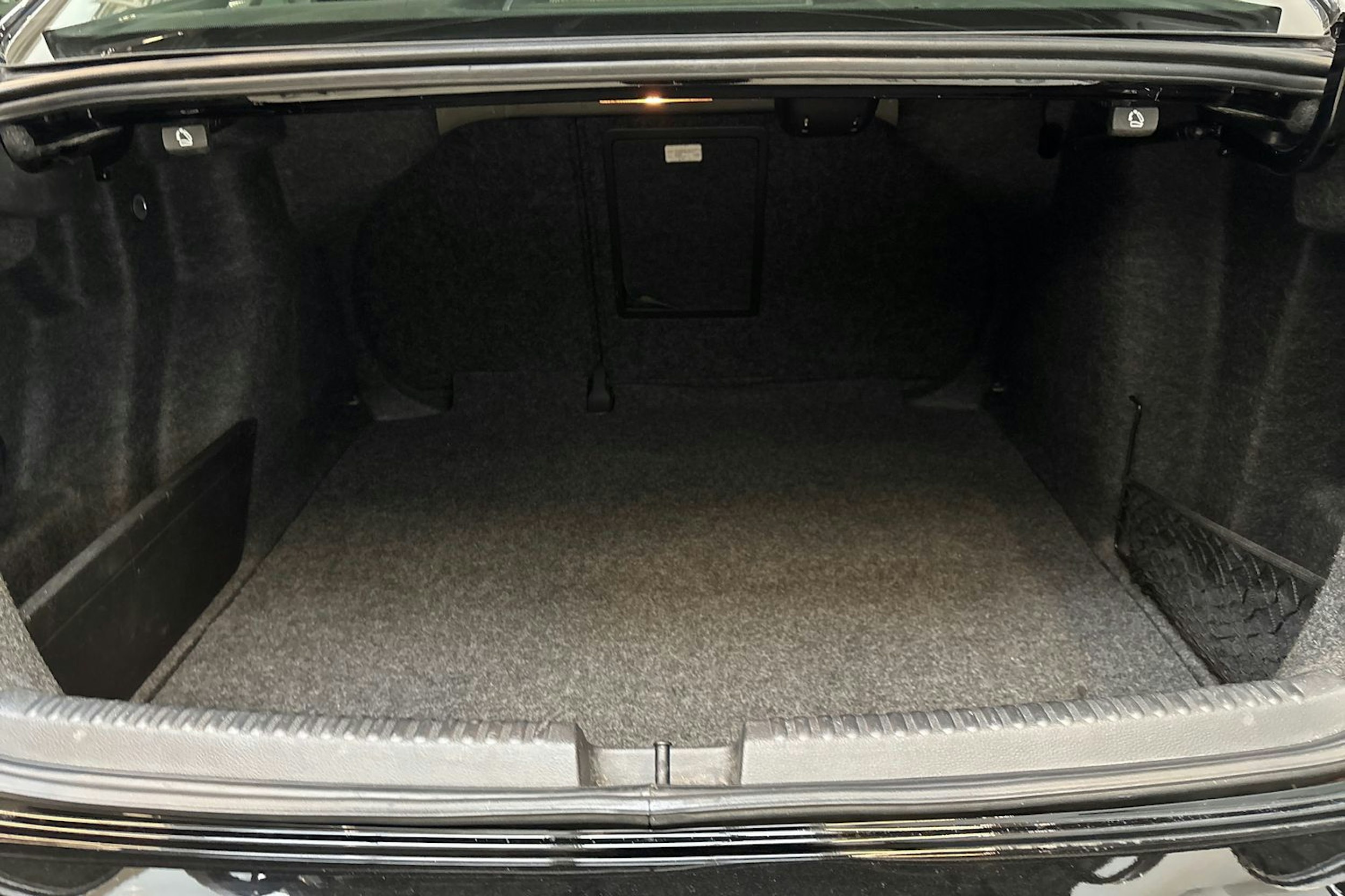 musta Volkswagen Jetta 2011 kuva 14.