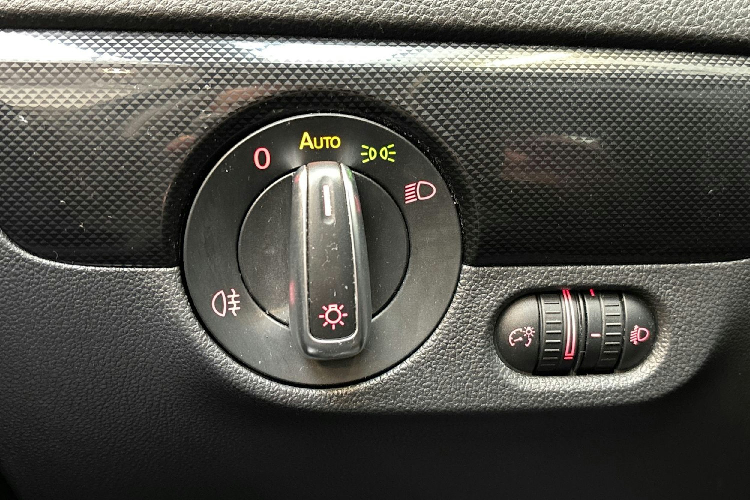 musta Volkswagen Jetta 2011 kuva 17.