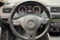 musta Volkswagen Jetta 2011 kuva 18.