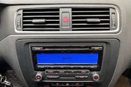 musta Volkswagen Jetta 2011 kuva 19.