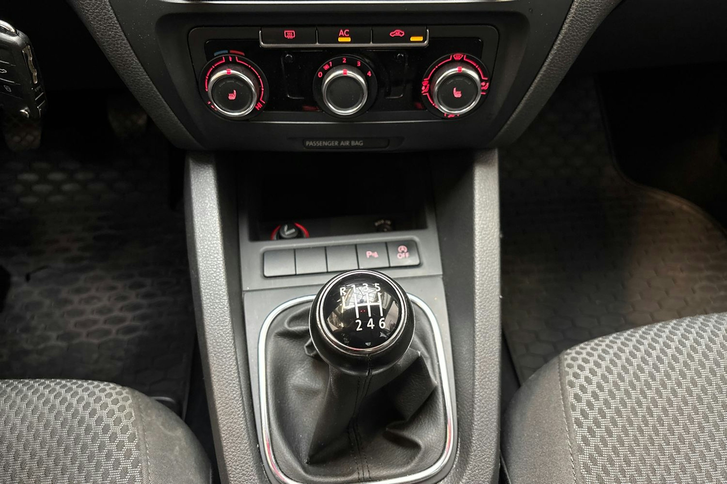 musta Volkswagen Jetta 2011 kuva 22.