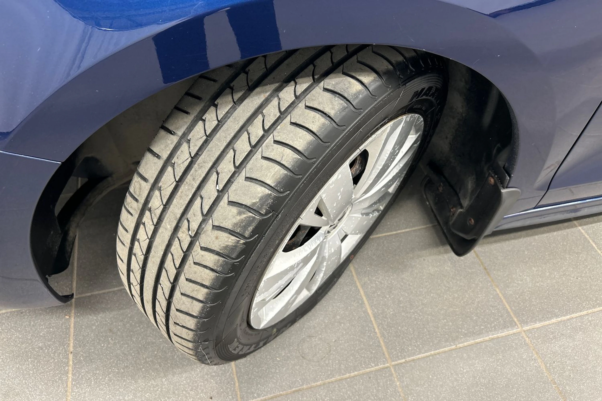 harmaa Volkswagen Jetta 2011 kuva 13.